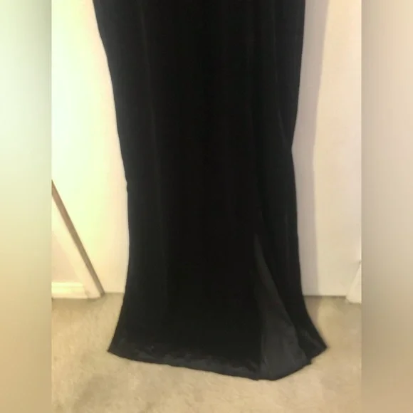 Windsor Black Velvet Maxi Sleeveless Dress with Sheer Side V neck cut outs Prom - Picture 4 of 11